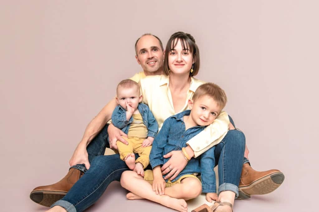 Séance photo famille en studio près de Rennes chez RS Photography à Châteaubourg