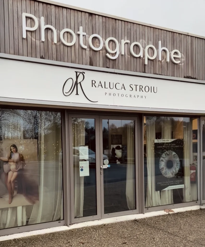 Studio photo Raluca Stroiu Photography à Châteaubourg spécialisé en grossesse, naissance, mariage et photographie d’iris